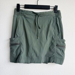 Athleta green mini skirt with shorts / skort size 2